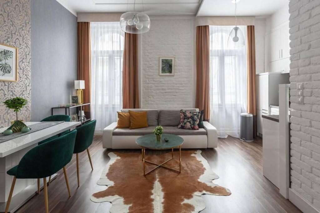 Chic, Captivating Space Near Opera House Budapest Kültér fotó